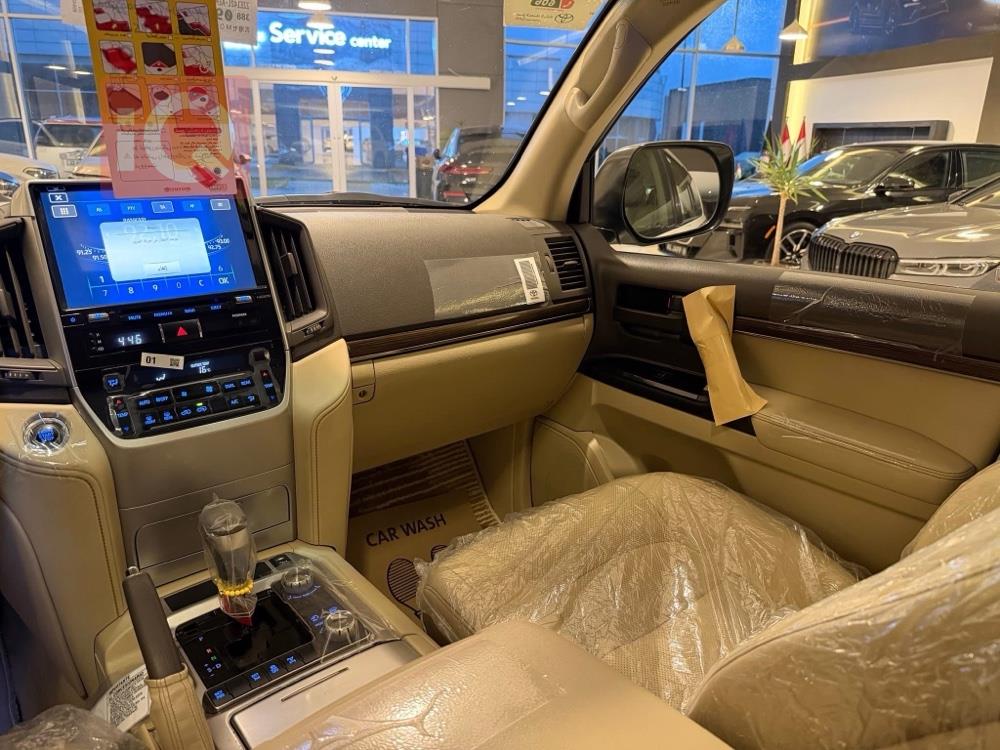 تۆیۆتا لاند کروزەر